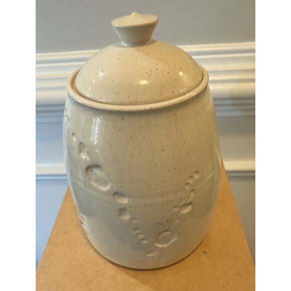 E. Janow Studio Pottery Lidded Jar Signed 2015 Cream Speckled Stoneware 8” - Picture 2 of 4